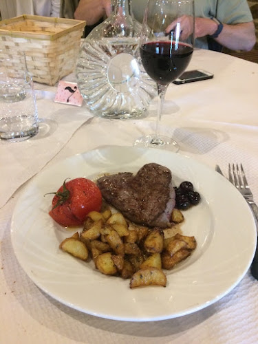 Traiteur L'Henriette restaurant (groupe 80 cvts) dans le Livradois Forez en Auvergne à 20 mn d'Ambert. Spécialité Auvergnate Auzelles