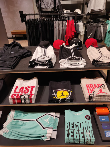 Sporting Goods Store «Nike Seattle», reviews and photos, 1500 6th Ave, Seattle, WA 98101, USA