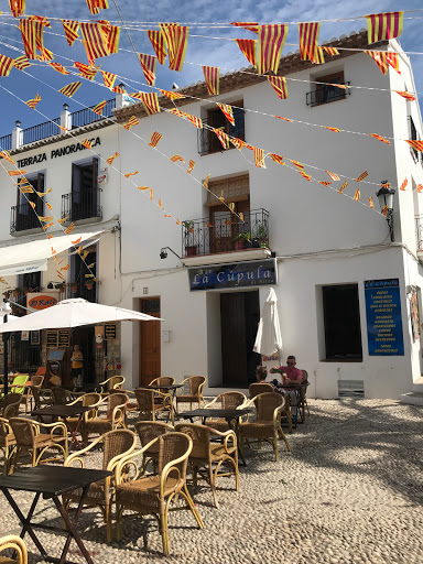 Café Bar La Cúpula - Plaza de la Iglesia, 4, 03590 Altea, Alicante, España