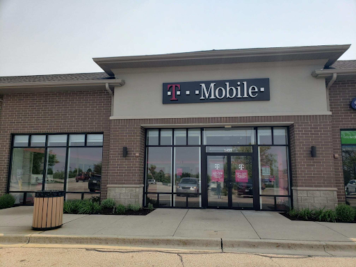 Cell Phone Store «T-Mobile», reviews and photos, 1499 S Randall Rd, Algonquin, IL 60102, USA