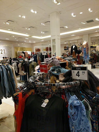 Clothing Store «Forever 21», reviews and photos, 14006 Riverside Dr # 35, Sherman Oaks, CA 91423, USA