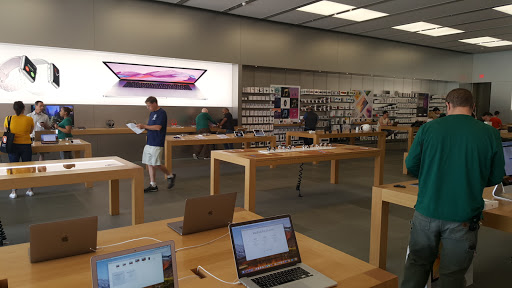 Computer Store «Apple Nanuet», reviews and photos, 8115 Fashion Dr, Nanuet, NY 10954, USA