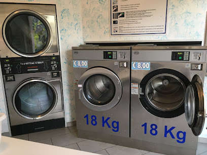 Star Wash lavanderia (laundromat)