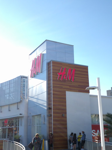Clothing Store «H&M», reviews and photos, 37 Aquarium Way, Long Beach, CA 90802, USA
