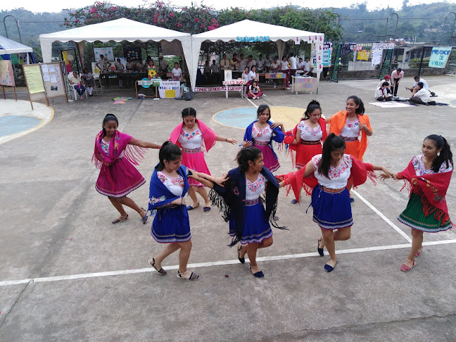 Unidad Educativa Fiscomisional Santiago Apóstol - Escuela