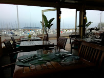 Atmosphère du Restaurant méditerranéen Le Flamingo - L'Ecailler Du Port à Carqueiranne - n°17