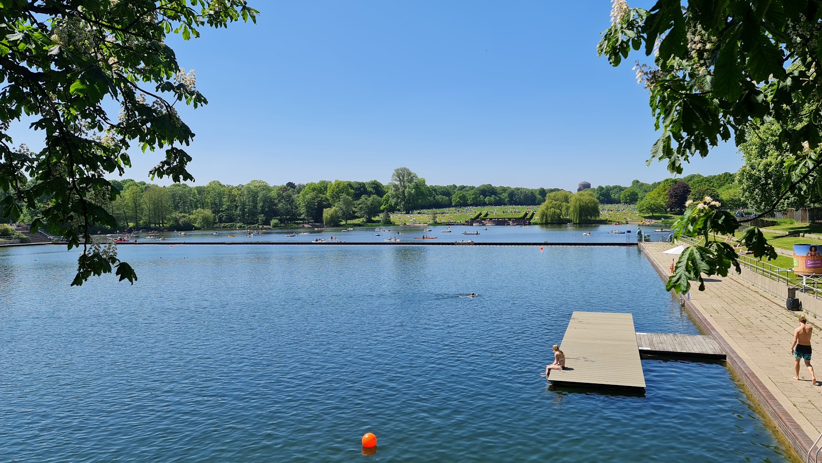 Naturbad Stadtparksee的照片 具有非常干净级别的清洁度