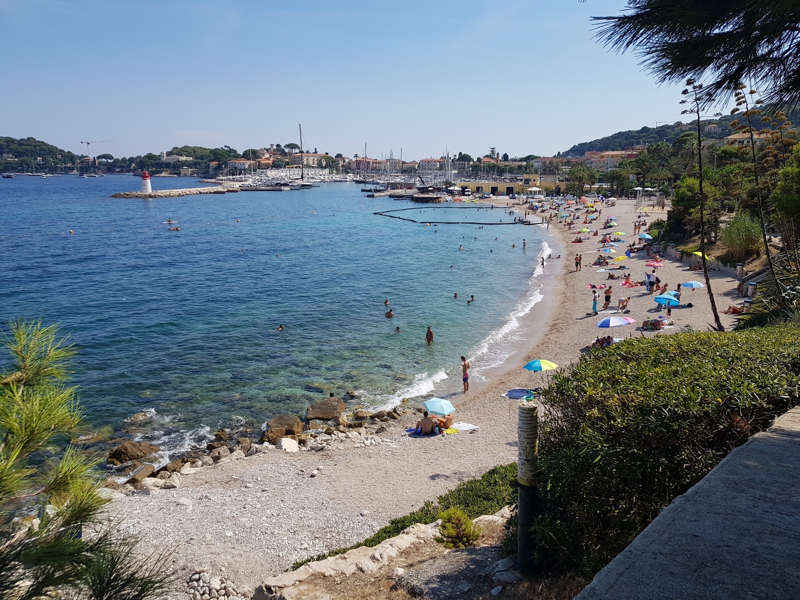 Foto van Plage Cros Dei Pin met lichte fijne kiezelsteen oppervlakte