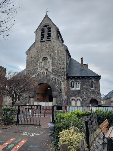 Église catholique Eglise de la Sainte-Famille du Pré-Saint-Gervais Le Pré-Saint-Gervais