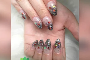 Luminous Nails Spa image