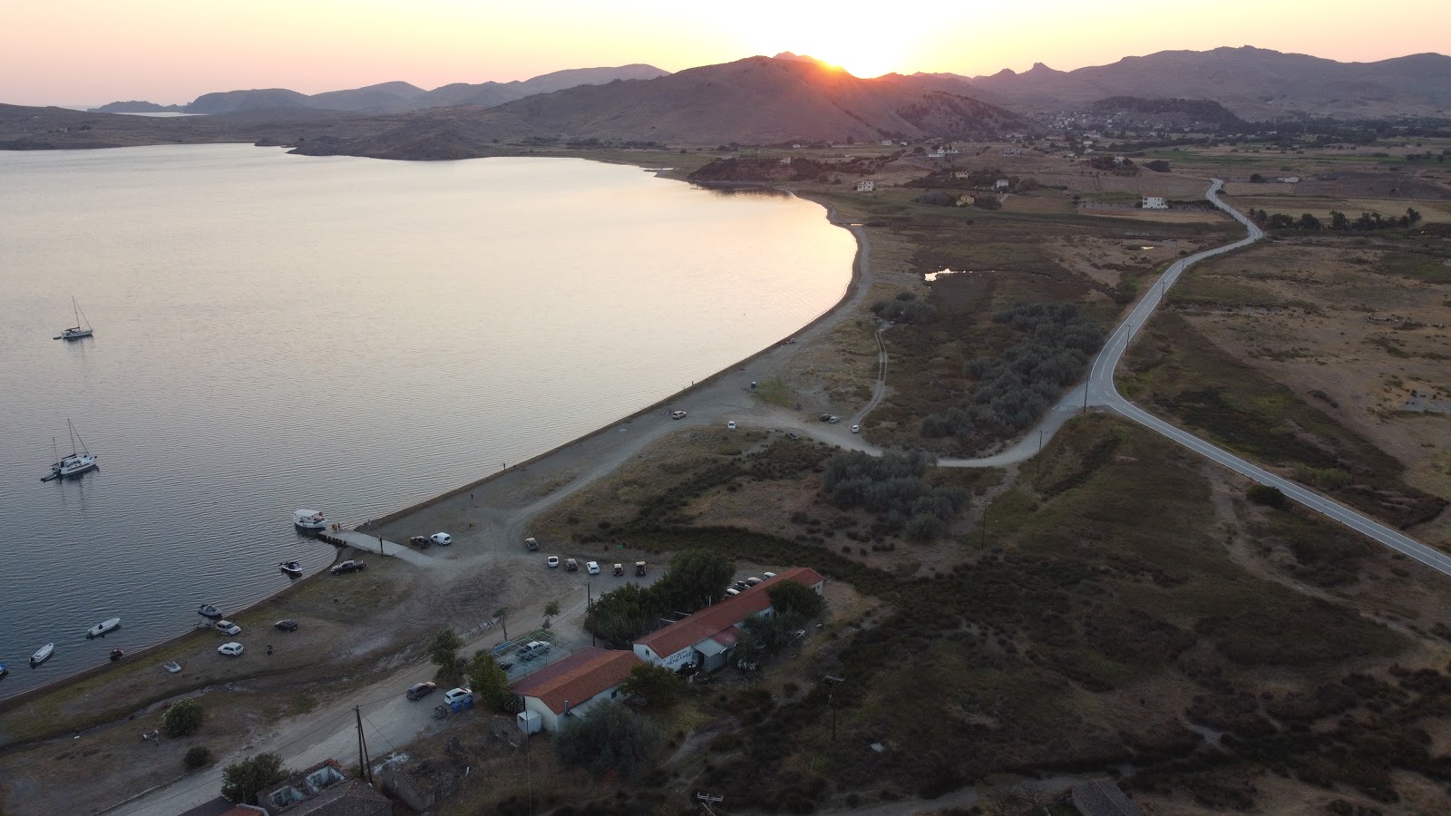 Foto von Paralia Diapori mit mittlere buchten