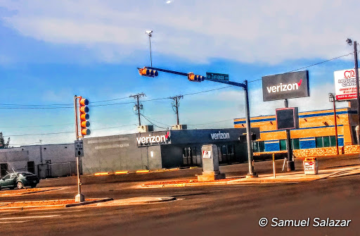Cell Phone Store «GoWireless Verizon Authorized Retailer», reviews and photos, 1570 N Zaragoza Rd, El Paso, TX 79936, USA