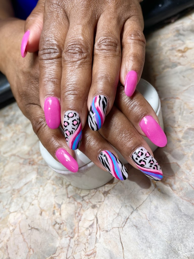 Lee's Nails 21225