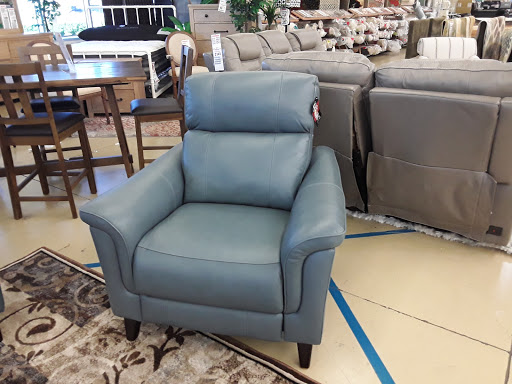 Outlet Store «Rooms To Go Outlet Furniture Store - Grand Prairie», reviews and photos, 2725 TX-360 #100, Grand Prairie, TX 75052, USA