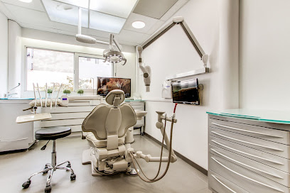 Dr Arnaud Odendhal Implantologue - Dentiste Implant dentaire Paris 17 Monceau