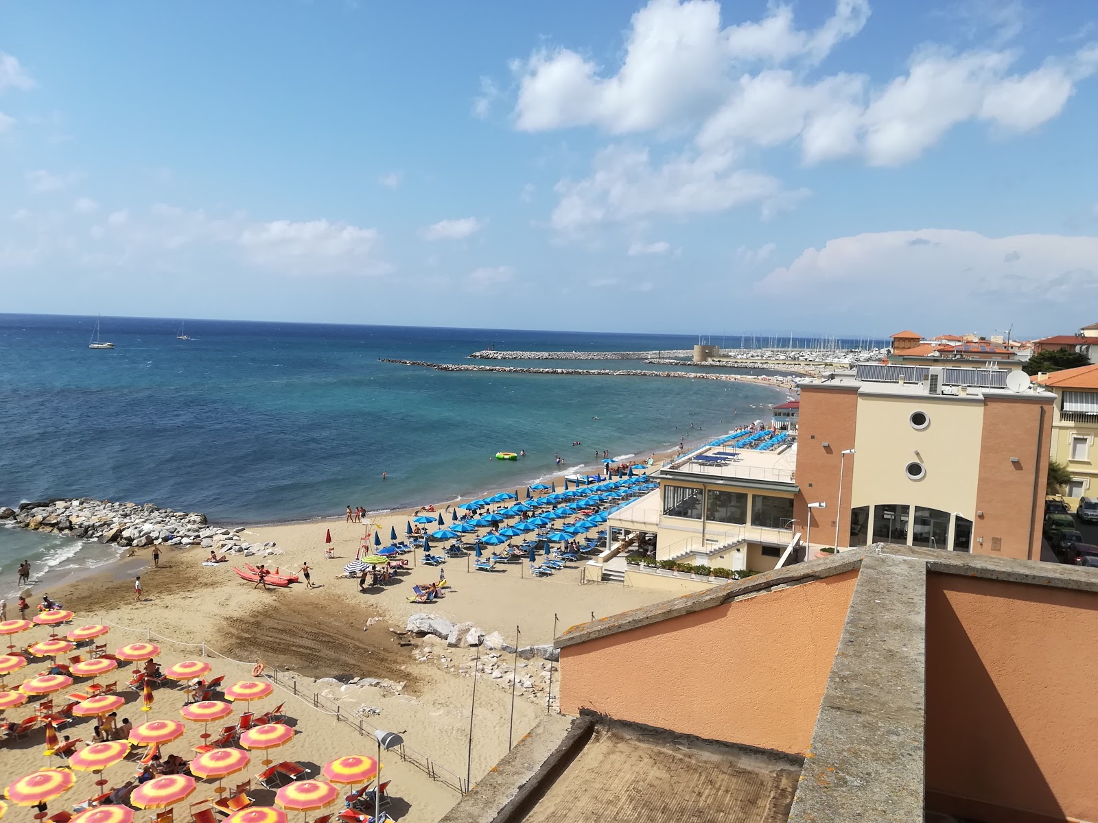 Spiaggia Libera San Vincenzo'in fotoğrafı - rahatlamayı sevenler arasında popüler bir yer