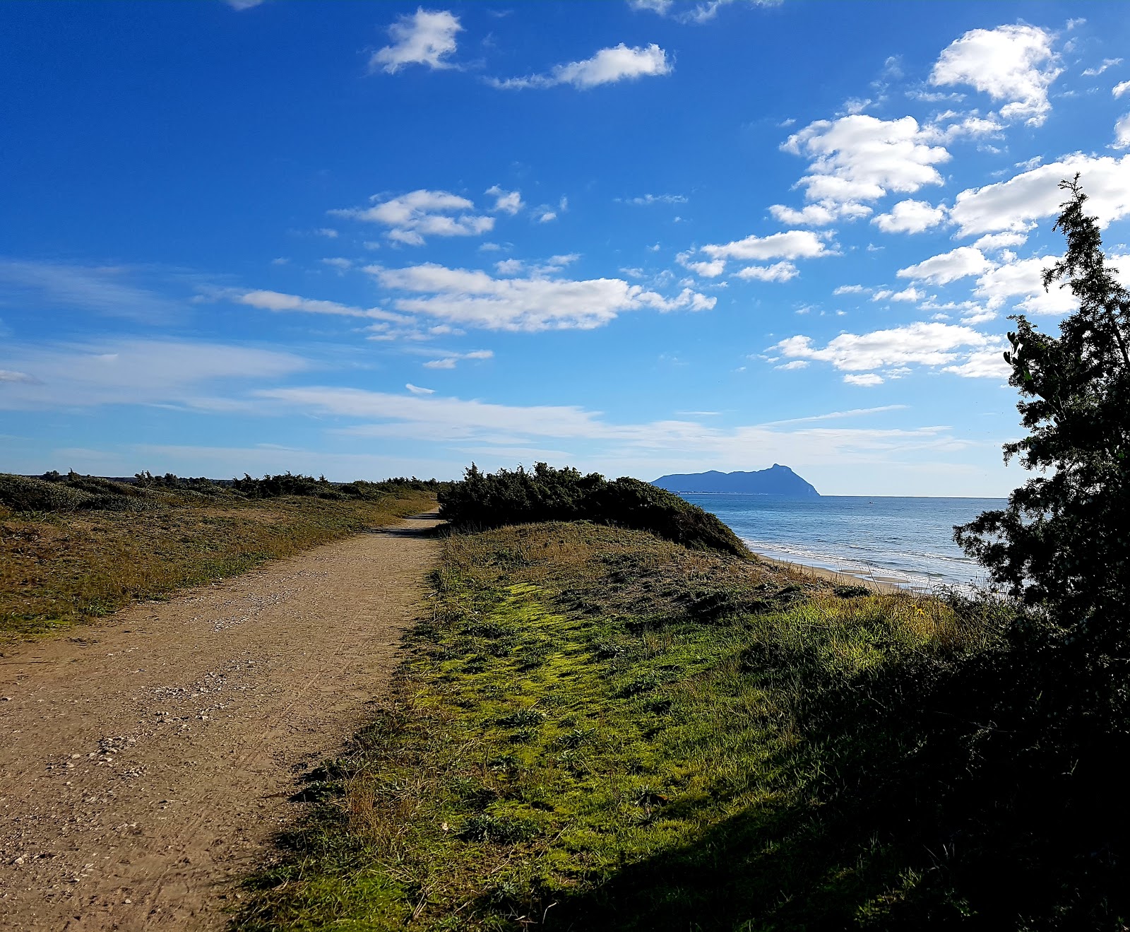 Photo de Spiaggia Sabaudia avec rivage droit, long