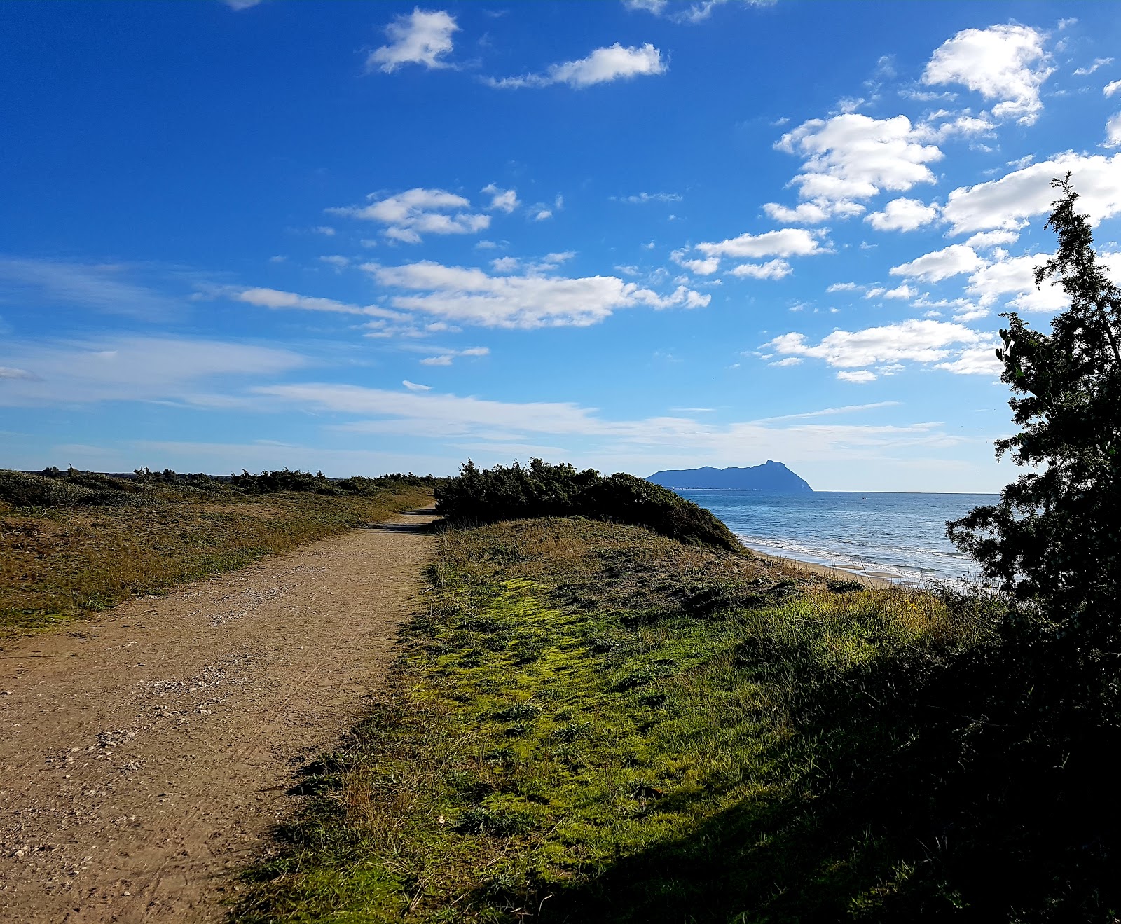 Spiaggia Sabaudia'in fotoğrafı mavi sular yüzey ile