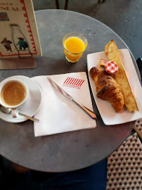 Croissant du Restaurant français Café Brasserie Ragueneau à Paris - n°7