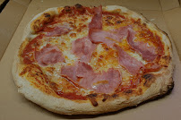 Pepperoni du Pizzas à emporter La Dernière Minute à Saint-Bonnet-de-Mure - n°2