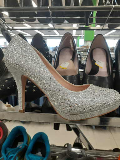 Thrift Store «Goodwill Store & Donation Center», reviews and photos, 121 Rohrerstown Rd, Lancaster, PA 17603, USA