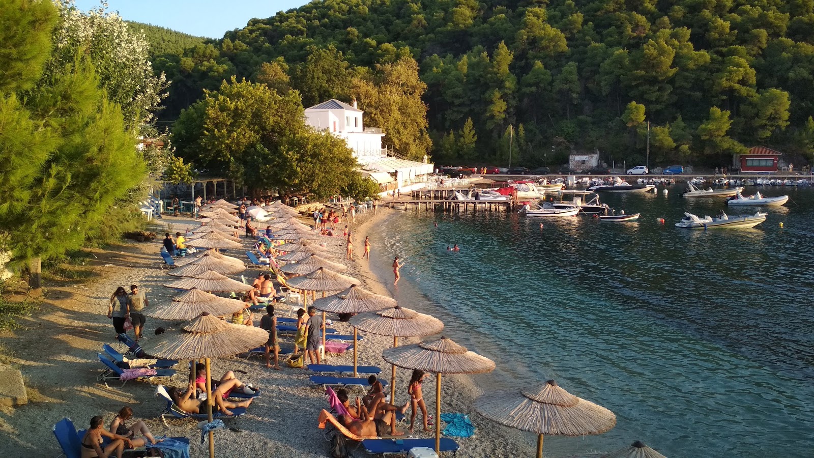 Photo of Agnontas beach and the settlement