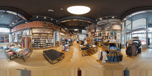 Shoe Store «Vans», reviews and photos, 28 E Colorado Blvd, Pasadena, CA 91105, USA