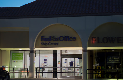 Shipping and Mailing Service «FedEx Office Ship Center», reviews and photos, 5455 N MacArthur Blvd, Irving, TX 75038, USA