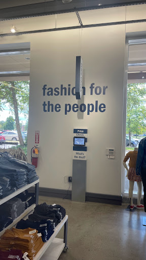 Clothing Store «Old Navy», reviews and photos, 4300 Towne Center Dr, Louisville, KY 40241, USA