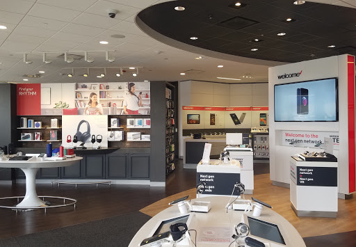 Cell Phone Store «Verizon», reviews and photos, 143 Danada Square W, Wheaton, IL 60189, USA