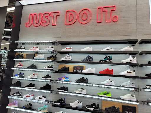 Shoe Store «Shoe Palace», reviews and photos, 1 Sun Valley Mall E119, Concord, CA 94520, USA