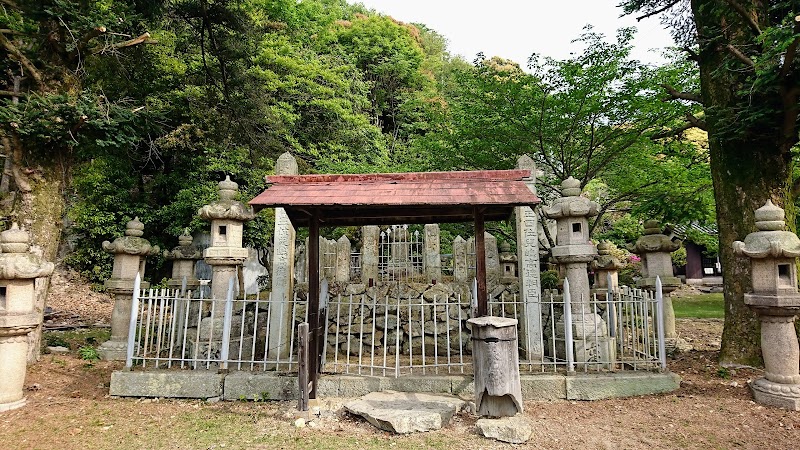 児島高徳墓