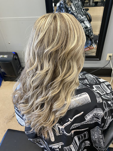 Beauty Salon «Stephanie Hood & Company Hair & Nail Salon», reviews and photos, 97 W Public Sq, Scottsville, KY 42164, USA