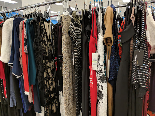 Clothing Store «Ross Dress for Less», reviews and photos, 257 N Weber Rd, Bolingbrook, IL 60490, USA