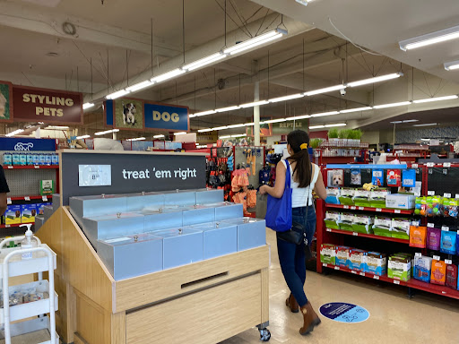 Pet Supply Store «Petco Animal Supplies», reviews and photos, 520 Woodside Rd, Redwood City, CA 94061, USA