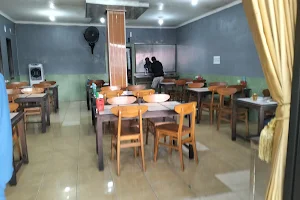 Rumah Makan Padang "Sendowo" ꦫꦸꦩꦃꦩꦏꦤ꧀ꦥꦣꦁ image