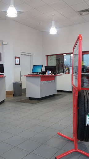 Tire Shop «Discount Tire Store - Brooklyn Center, MN», reviews and photos, 1450 Shingle Creek Pkwy, Brooklyn Center, MN 55430, USA