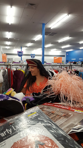 Thrift Store «Higley & Queen Creek Goodwill Retail Store & Donation Center», reviews and photos, 4570 S Higley Rd, Gilbert, AZ 85297, USA