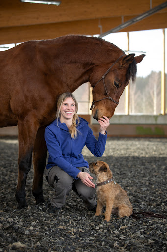 Dr. med. vet. Julia Engels unter Glonn, Bayern