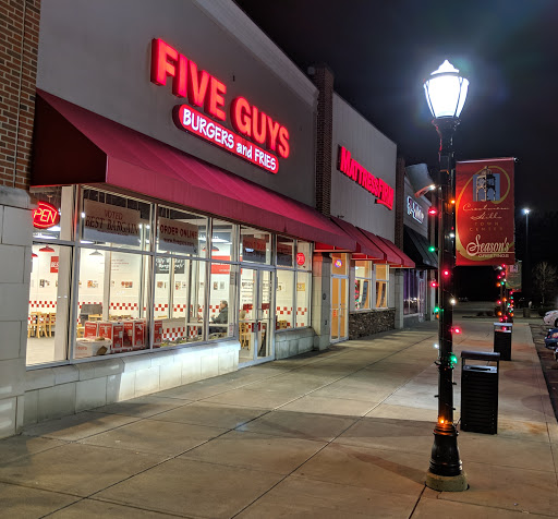 Shopping Mall «Crestview Hills Town Center», reviews and photos, 2791 Town Center Blvd, Crestview Hills, KY 41017, USA