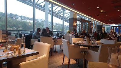 Pôle de commerces et de loisirs Confluence à Lyon