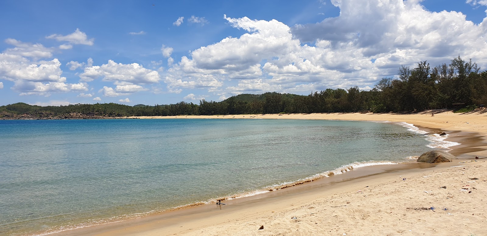 Chau Me Beach II的照片 带有碧绿色纯水表面