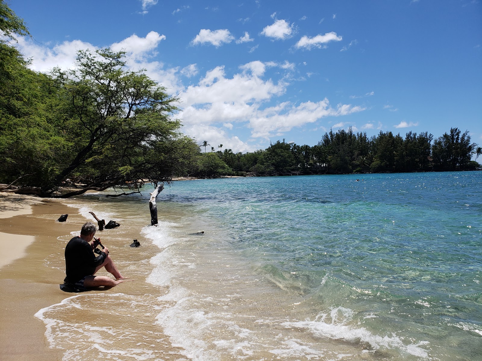 Foto de Waialea Beach - lugar popular entre os apreciadores de relaxamento