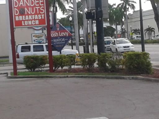 Donut Shop «Dandee Donuts Factory», reviews and photos, 102 N 28th Ave, Hollywood, FL 33020, USA