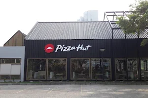 Pizza Hut Restoran - Pemuda Cirebon image