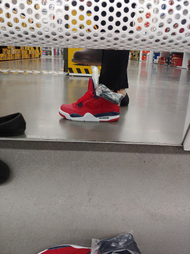 Shoe Store «WSS», reviews and photos, 104 W Foothill Blvd, Rialto, CA 92376, USA