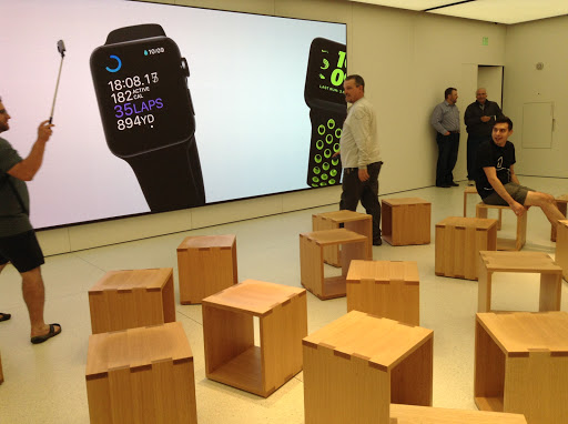 Computer Store «Apple Mayfair», reviews and photos, 2500 N. Mayfair Road, Wauwatosa, WI 53226, USA