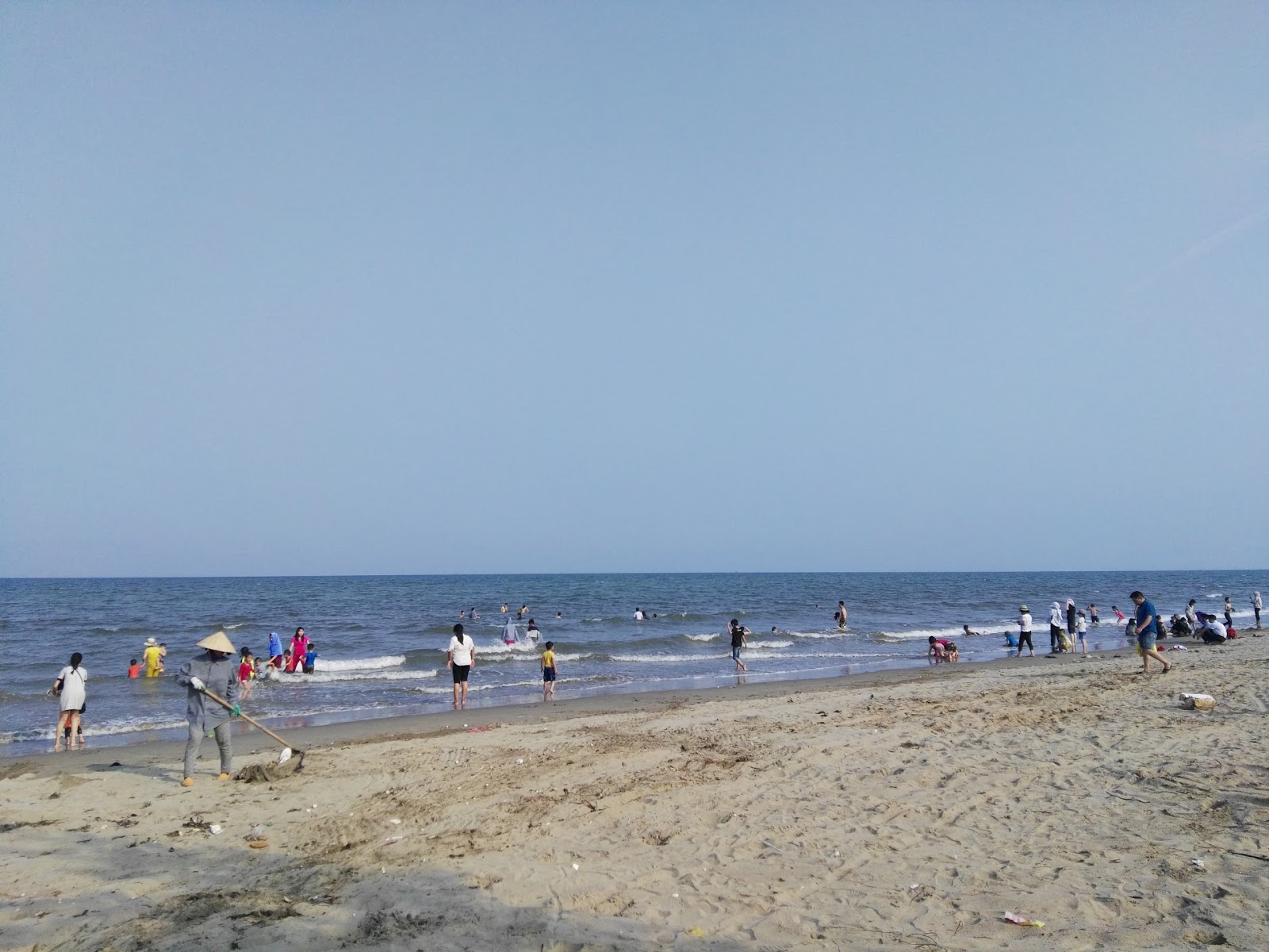 Photo of Quang Loi beach with very clean level of cleanliness