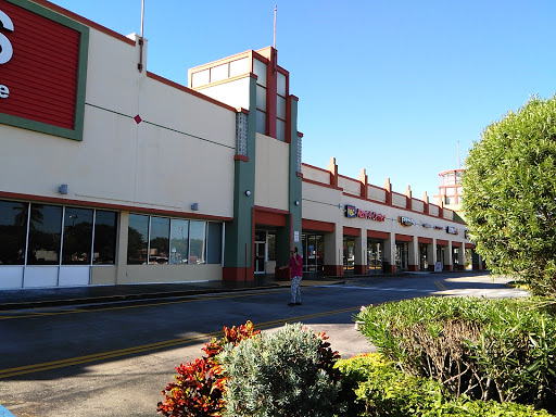 Office Supply Store «Staples», reviews and photos, 7500 W Commercial Blvd, Lauderhill, FL 33319, USA