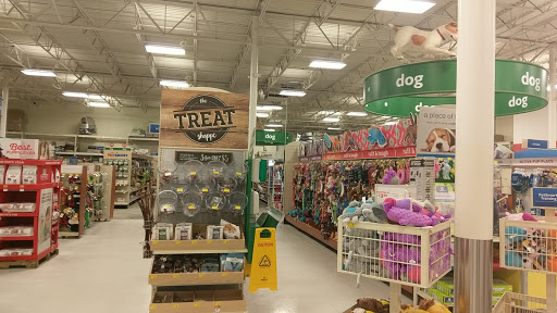 Pet Supply Store «PetSmart», reviews and photos, 5650 Mercury Dr, Dearborn, MI 48126, USA
